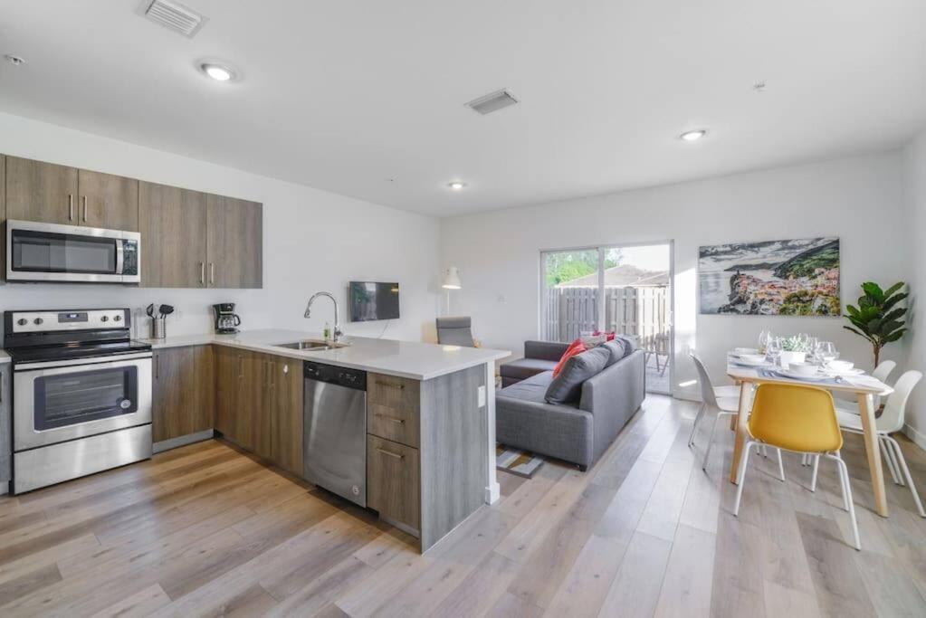 Villa Amazing Town House 15 Min From The Beach Wfree Parking Miami Exterior foto