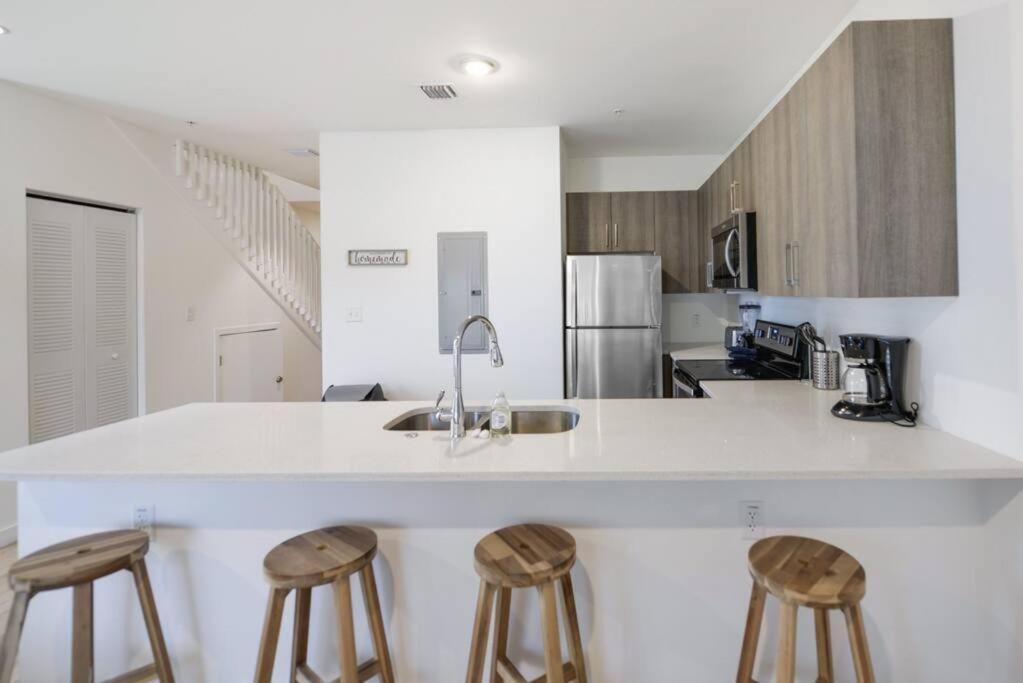 Villa Amazing Town House 15 Min From The Beach Wfree Parking Miami Exterior foto