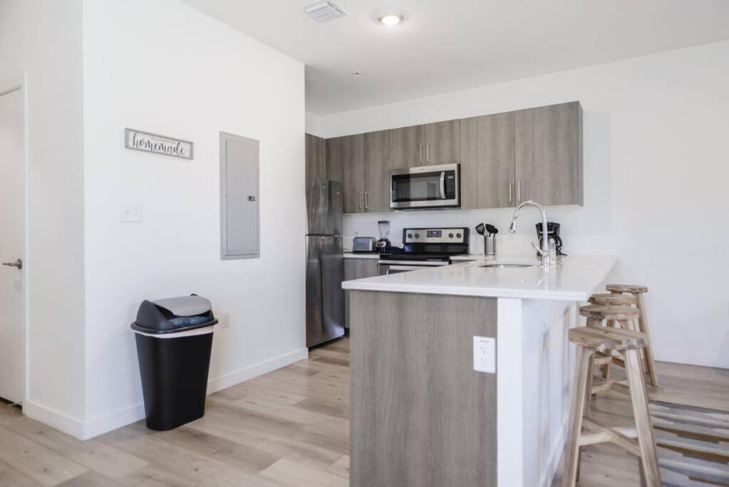 Villa Amazing Town House 15 Min From The Beach Wfree Parking Miami Exterior foto