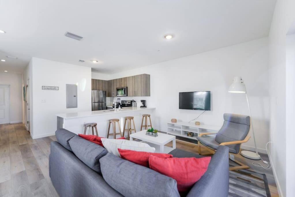 Villa Amazing Town House 15 Min From The Beach Wfree Parking Miami Exterior foto